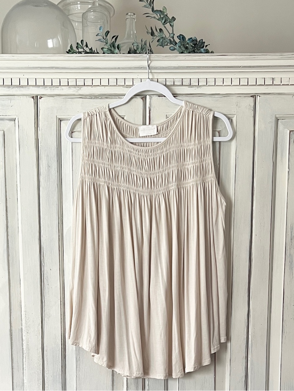 🟠ALLIE ROSE Sleeveless Mock Neck Smocked Swing Top in Cream LARGE